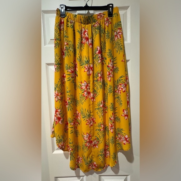 IRIS Floral Yellow Dress outfit w shorts and crop top. Size XL - Picture 6 of 16
